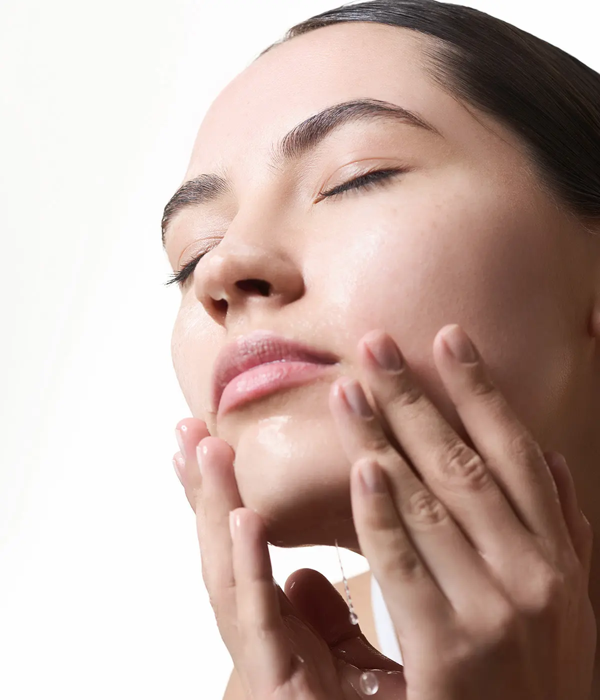 Nuance Red Clover Tightening Mask - Home Care - Image 3